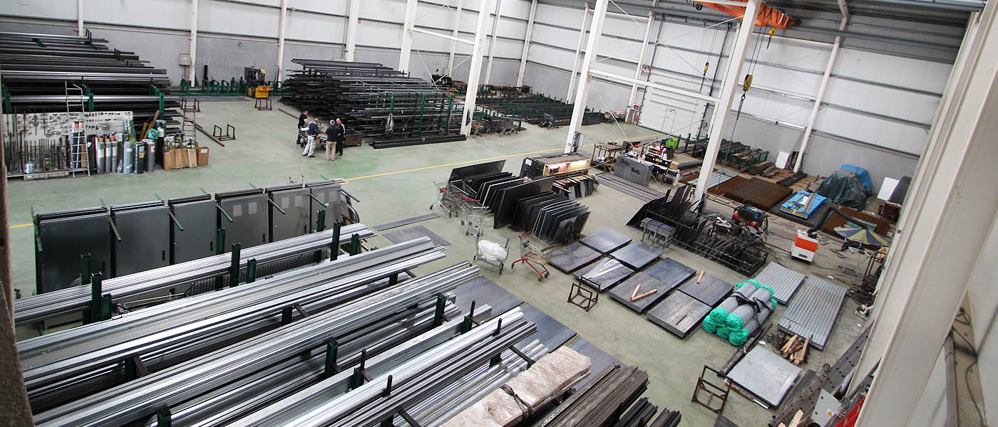 Almacén de hierro nuevo y ferretería